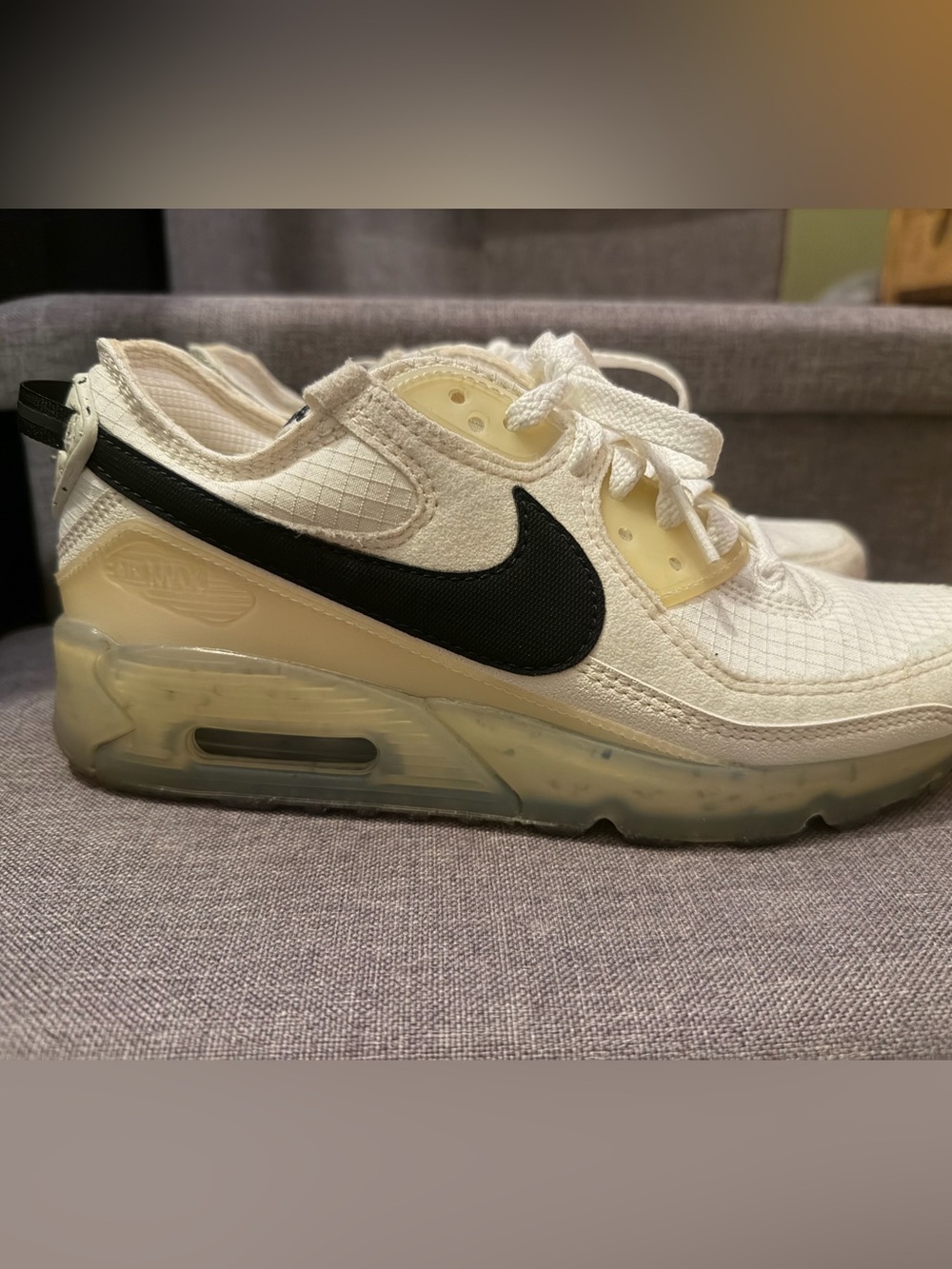 Nike Low Top Sneaker in Cream with Black Swoosh